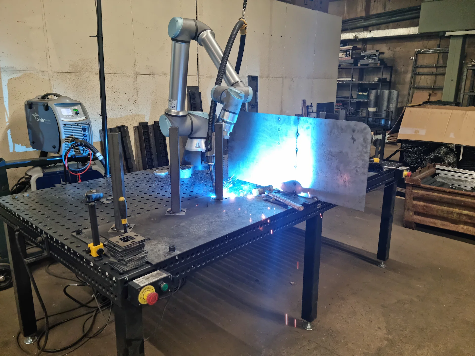 Le COBROT machine à souder. Dernière acquisition de machine chez SMC. Cliquez pour découvrir nos autres machines.